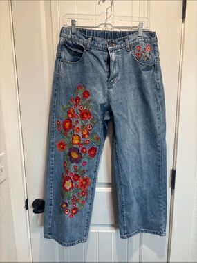 Embroidered Light Blue Cropped Jeans with Red Floral Design